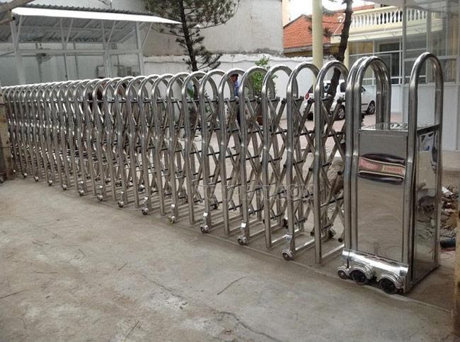 Cổng xếp inox